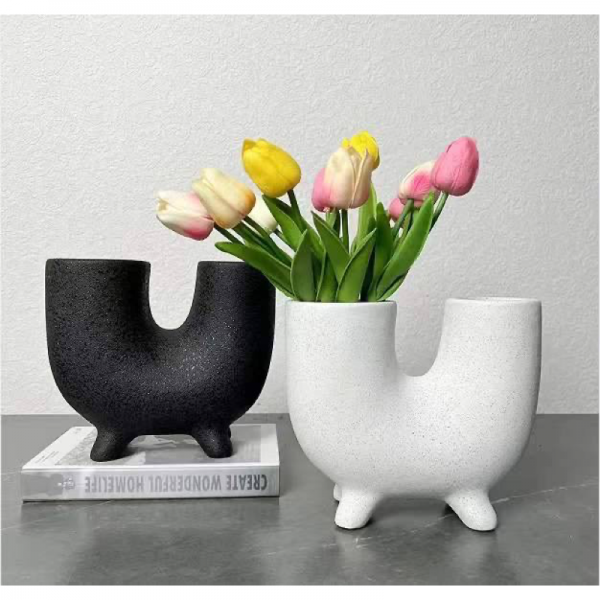 Nordic flower vases in black and white colors